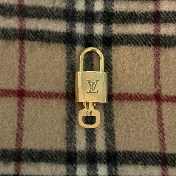 LV  🔐‎ Louis Vuitton Padlock Lock & Key 313 - Picture 1 of 6